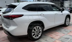 Toyota Highlander Hybrid 2023 White