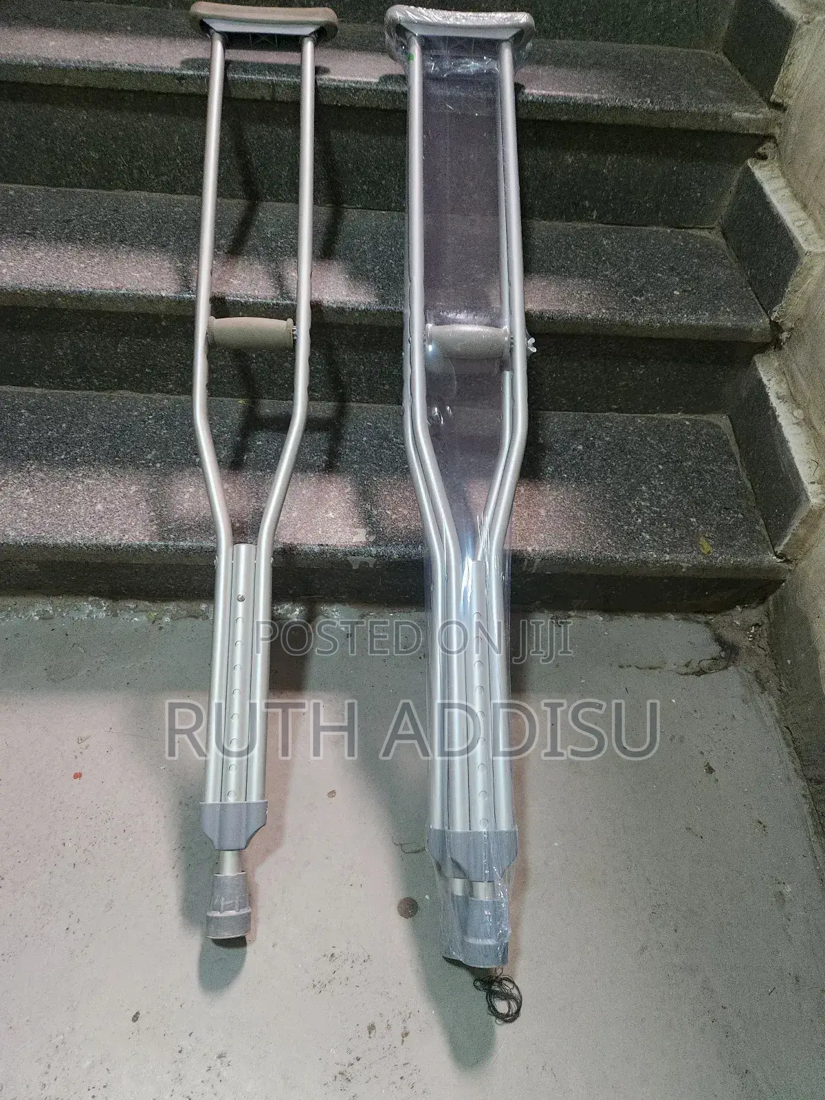 Axillary Bilateral Crutches吞食axillary Crutches者的crutches New Crutches