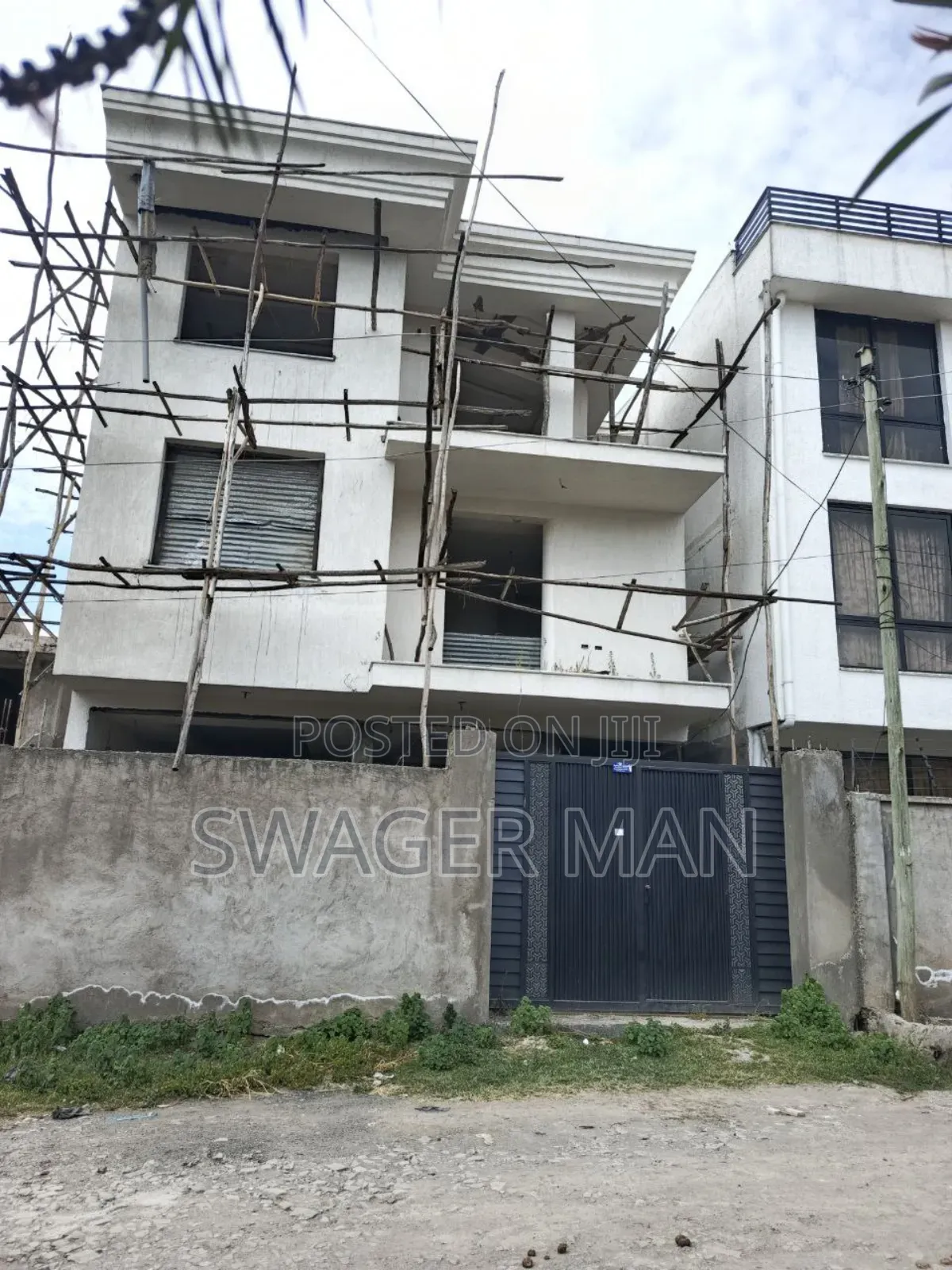 Furnished 7bdrm Townhouse/Terrace in Tafo Sheger, Yeka for sale