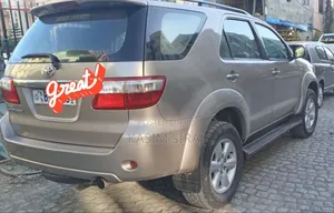 Toyota Fortuner 2.5 D RWD 2010 Blue