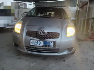 Photo - Toyota Yaris 2006 Gray