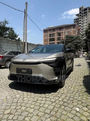 Toyota bZ4X 2023 Gold