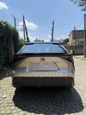 Toyota bZ4X 2023 Gold