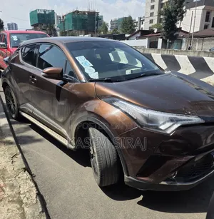 Photo - Toyota C-HR 2017 Brown