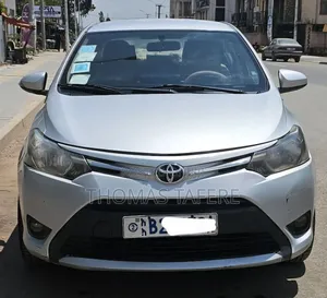 Photo - Toyota Yaris 2014 Silver
