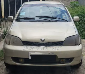 Photo - Toyota Platz 2000 Silver