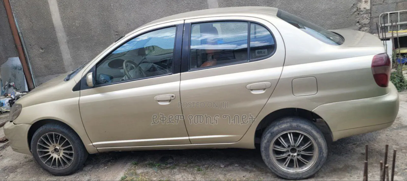 Toyota Platz 2000 Silver