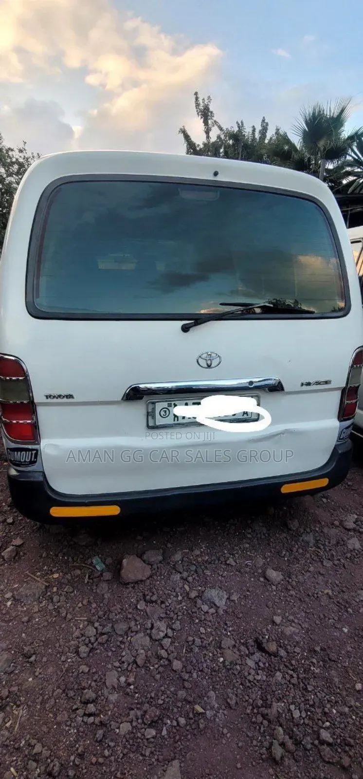 Toyota HiAce 2011 White