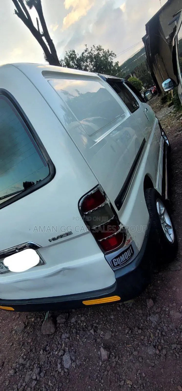 Toyota HiAce 2011 White