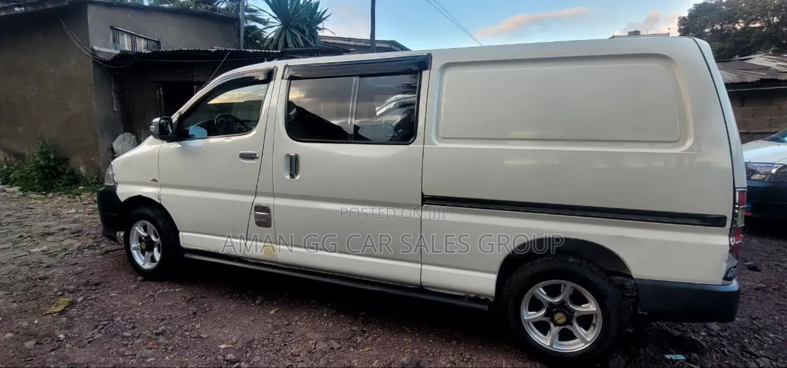 Toyota HiAce 2011 White