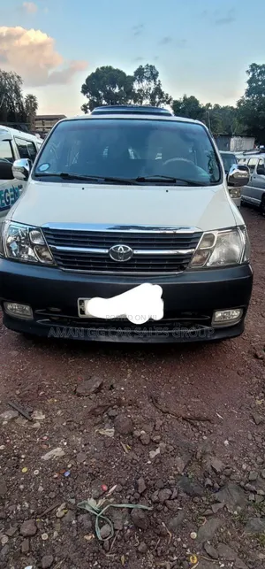 Toyota HiAce 2011 White