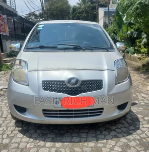 Photo - Toyota Yaris 2007 Silver