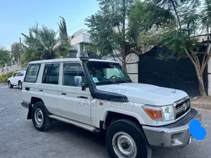 Photo - Toyota Land Cruiser 4.5 V8 GX-R 2014 White