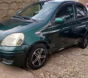 Toyota Vitz 2002 Green