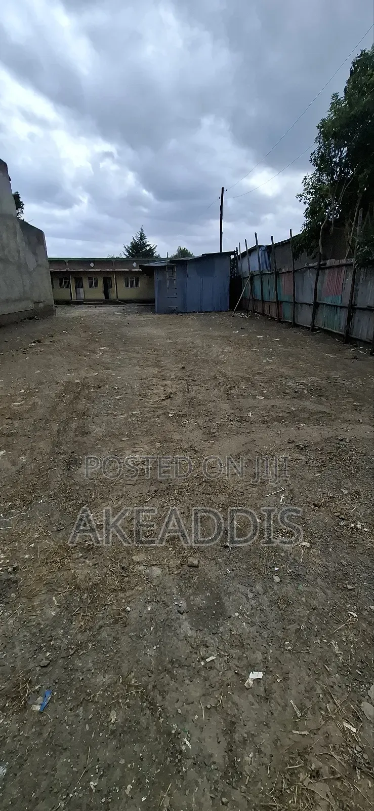20bdrm House in Goro Adebaby, Bole for sale