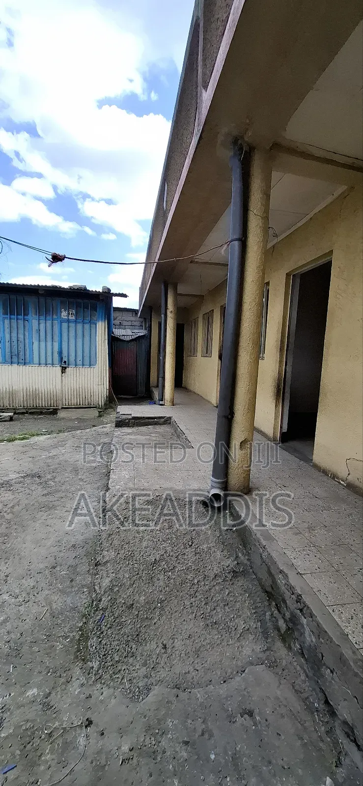 20bdrm House in Goro Adebaby, Bole for sale