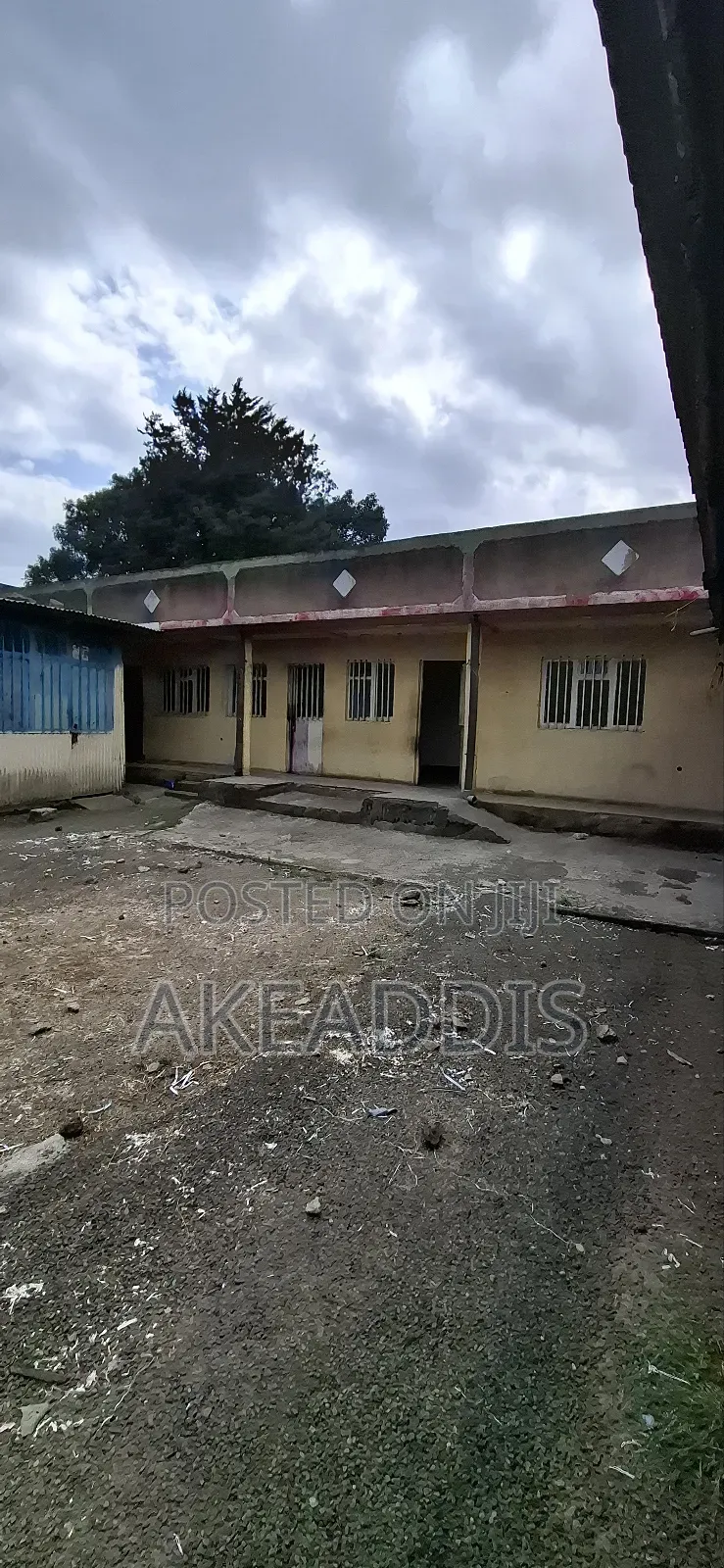 20bdrm House in Goro Adebaby, Bole for sale