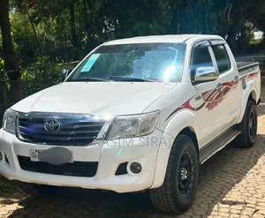 Photo - Toyota Hilux 3.0 D-4D 4x4 2013 White