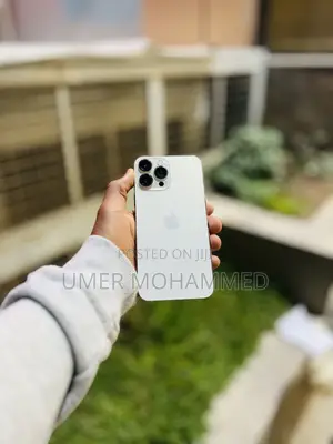 Photo - Apple iPhone 13 Pro Max 256 GB Gold