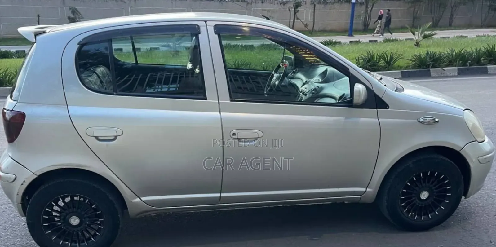 Toyota Vitz 2001 Silver