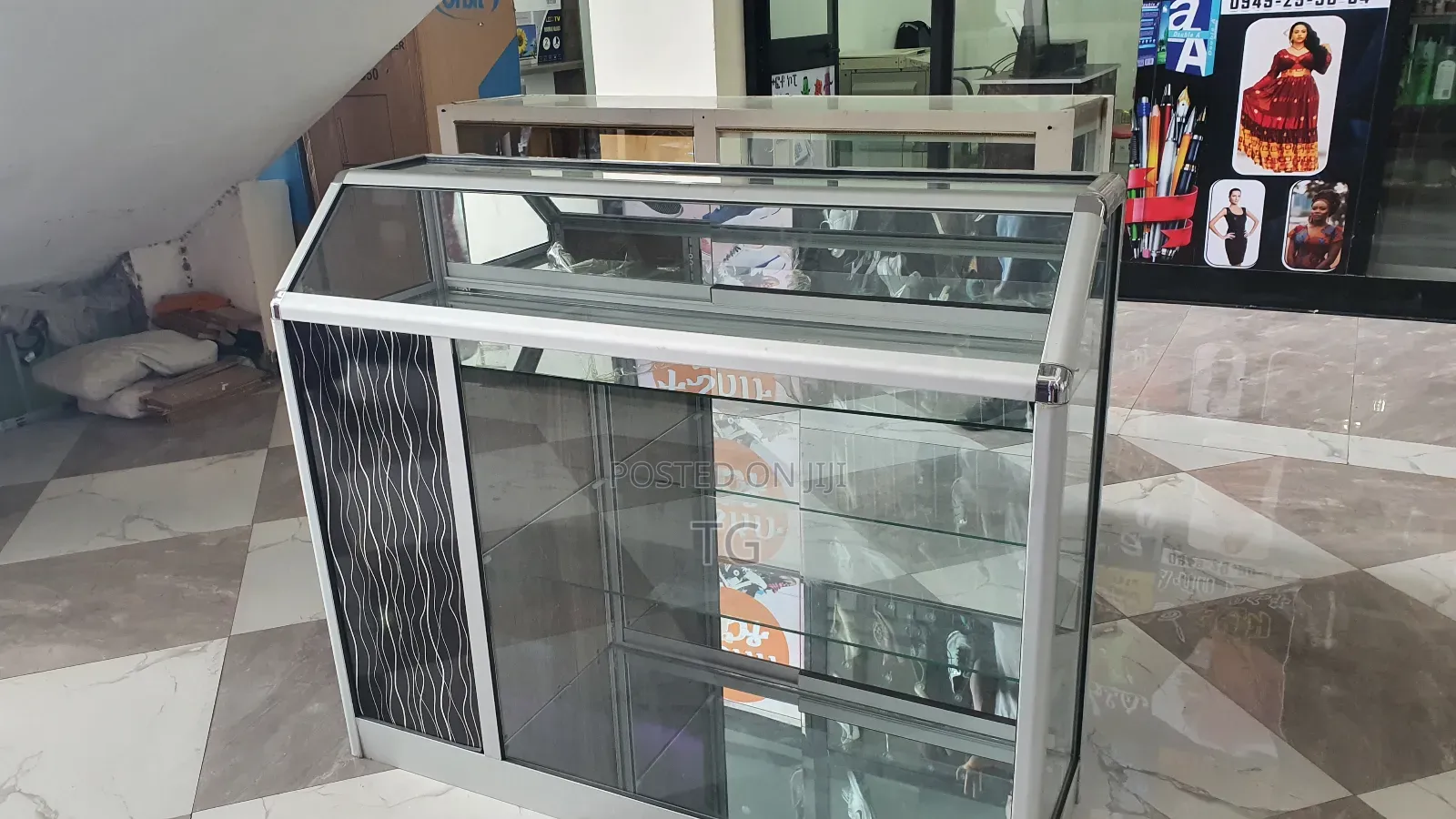 Cosmo Display መደርደርያ