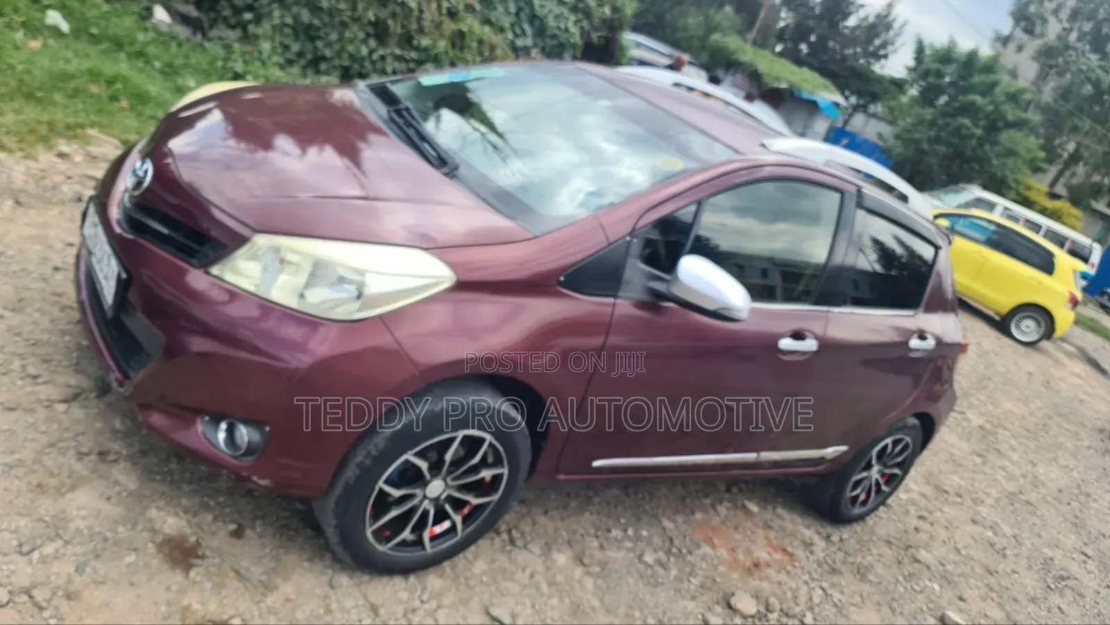 Toyota Yaris 2012 Burgundy