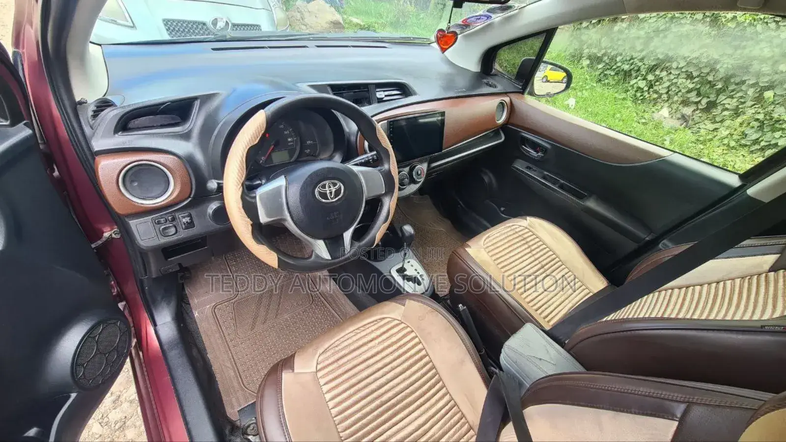 Toyota Yaris 2012 Burgundy