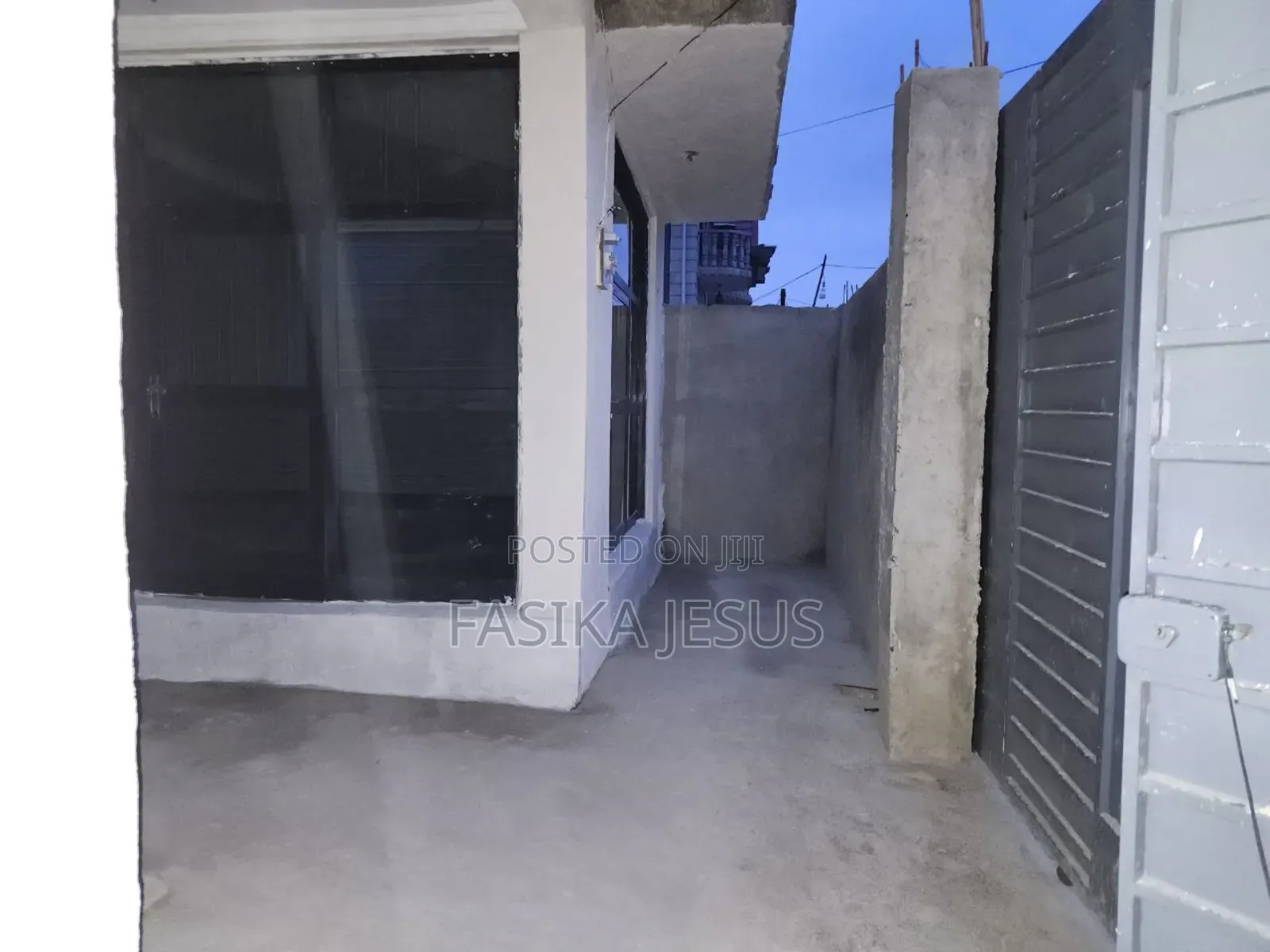 3bdrm Room & Parlour in Shaka Mall, Oromia-Finfinne for sale