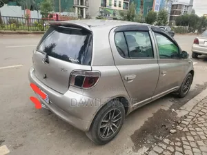 Photo - Toyota Vitz 2001