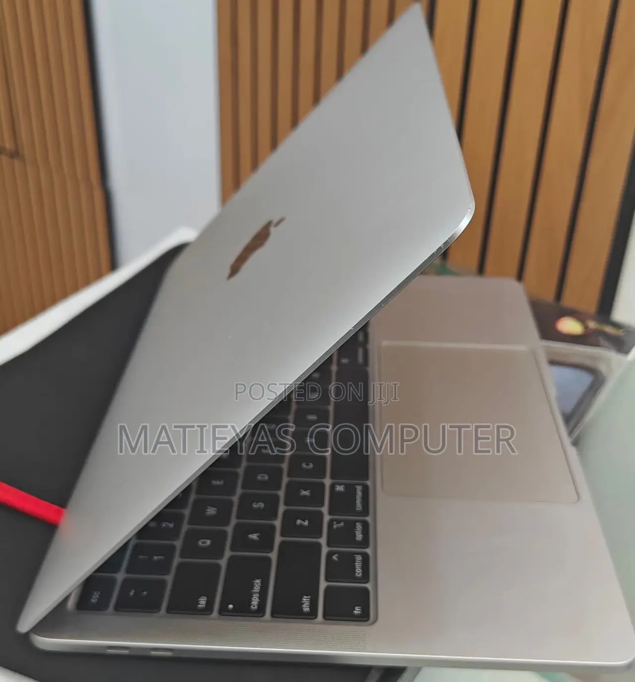 New Laptop Apple MacBook Pro M1 8GB Intel Core I5 SSD 256GB