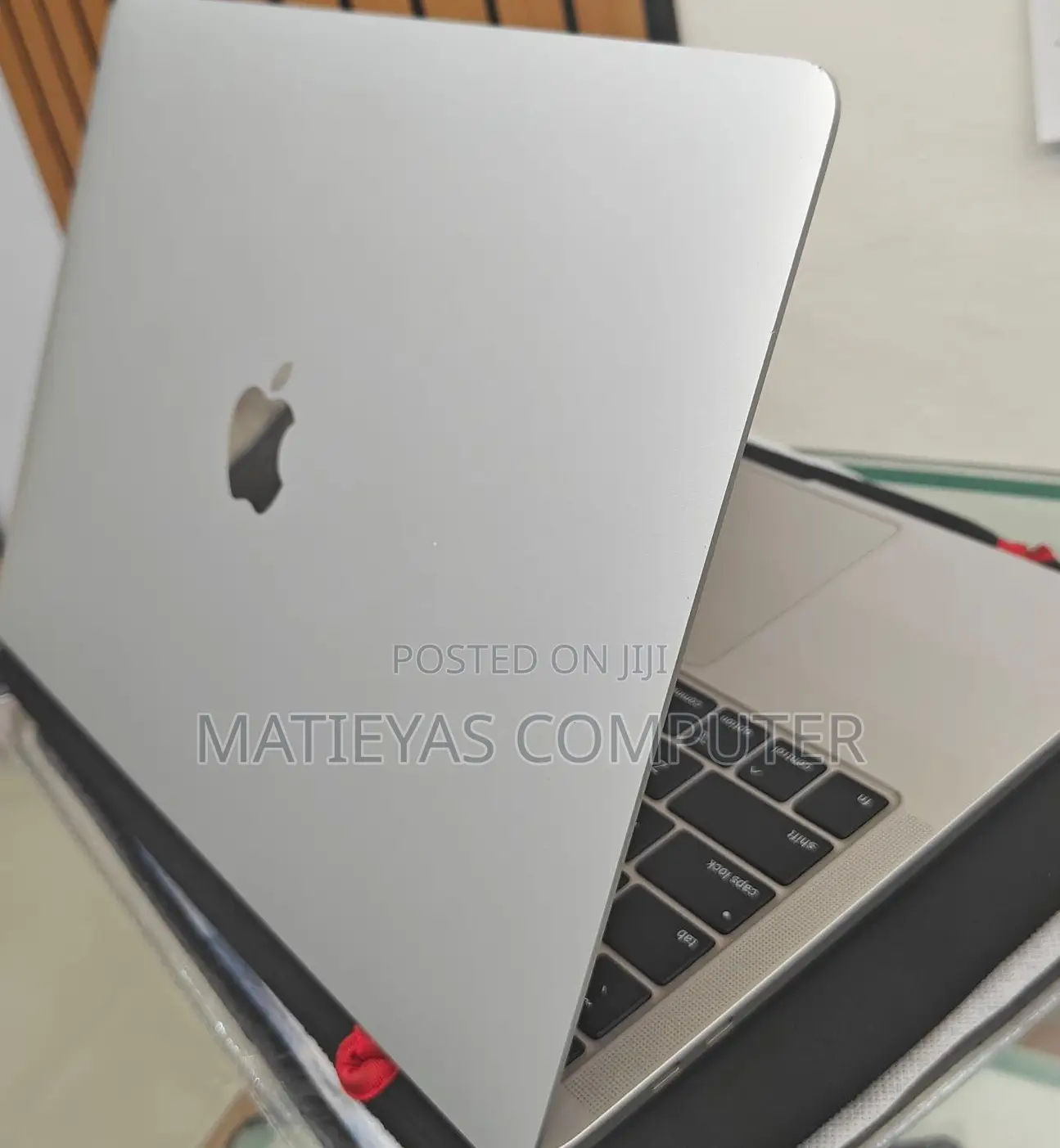 New Laptop Apple MacBook Pro M1 8GB Intel Core I5 SSD 256GB