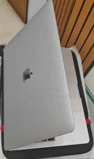 New Laptop Apple MacBook Pro M1 8GB Intel Core I5 SSD 256GB