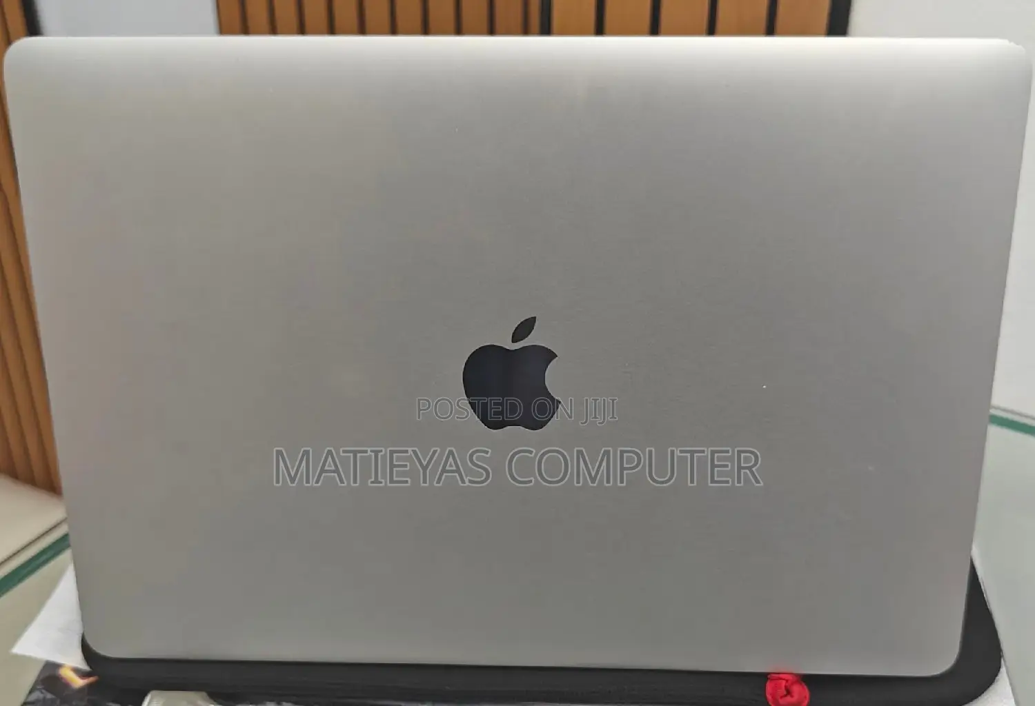 New Laptop Apple MacBook Pro M1 8GB Intel Core I5 SSD 256GB