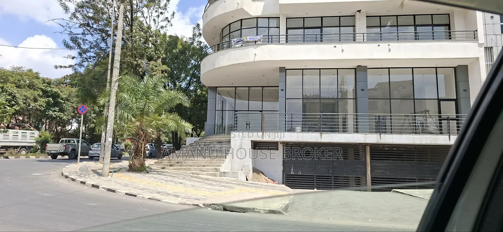 Urgently Available for Rent for Showroom and Supermarket, 250sqm