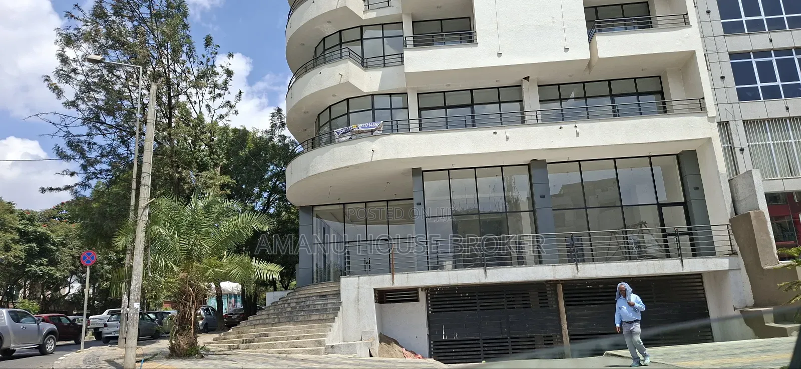 Urgently Available for Rent for Showroom and Supermarket, 250sqm