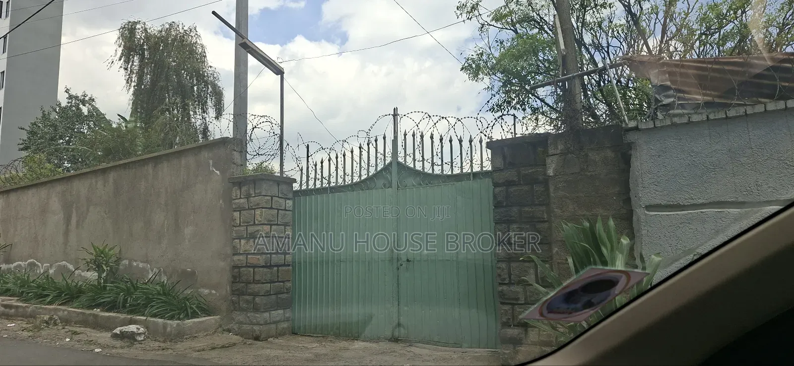 የሚከራይ ቪላ አአ ለም ሆቴል አከባቢ 500sqm 3መኝታ 3 ሰርቪስ ዋጋ 100birr