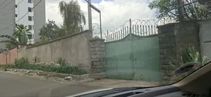 የሚከራይ ቪላ አአ ለም ሆቴል አከባቢ 500sqm 3መኝታ 3 ሰርቪስ ዋጋ 100birr