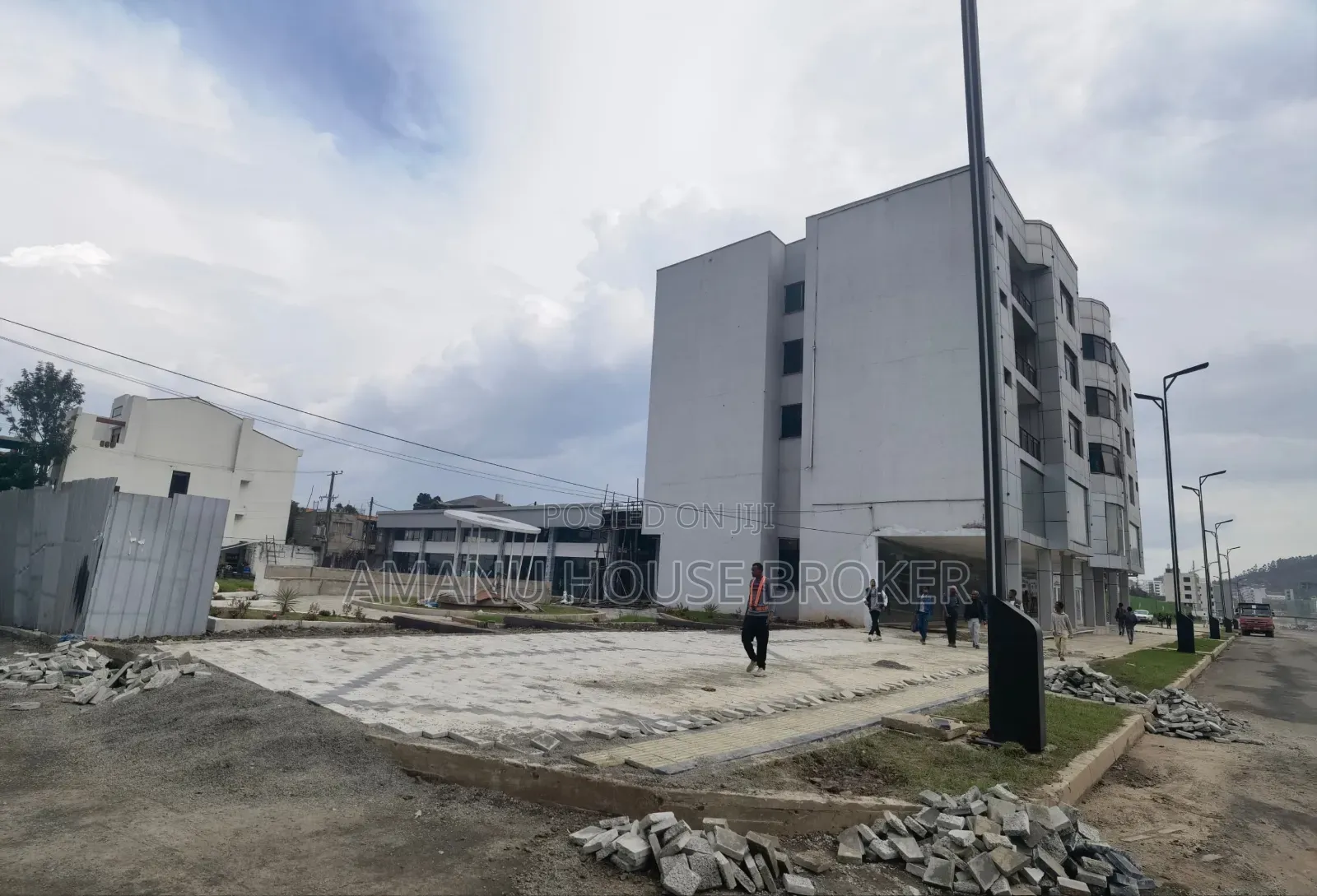 የሚከራይ ቪላ አአ ለም ሆቴል አከባቢ 500sqm 3መኝታ 3 ሰርቪስ ዋጋ 100birr