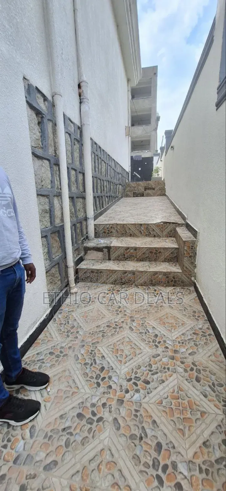 Furnished 6bdrm Villa in Bole for sale