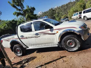Mitsubishi L200 2010 White