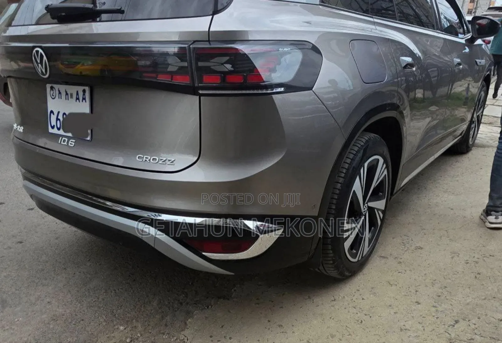 New Volkswagen ID.6 2024 Gold