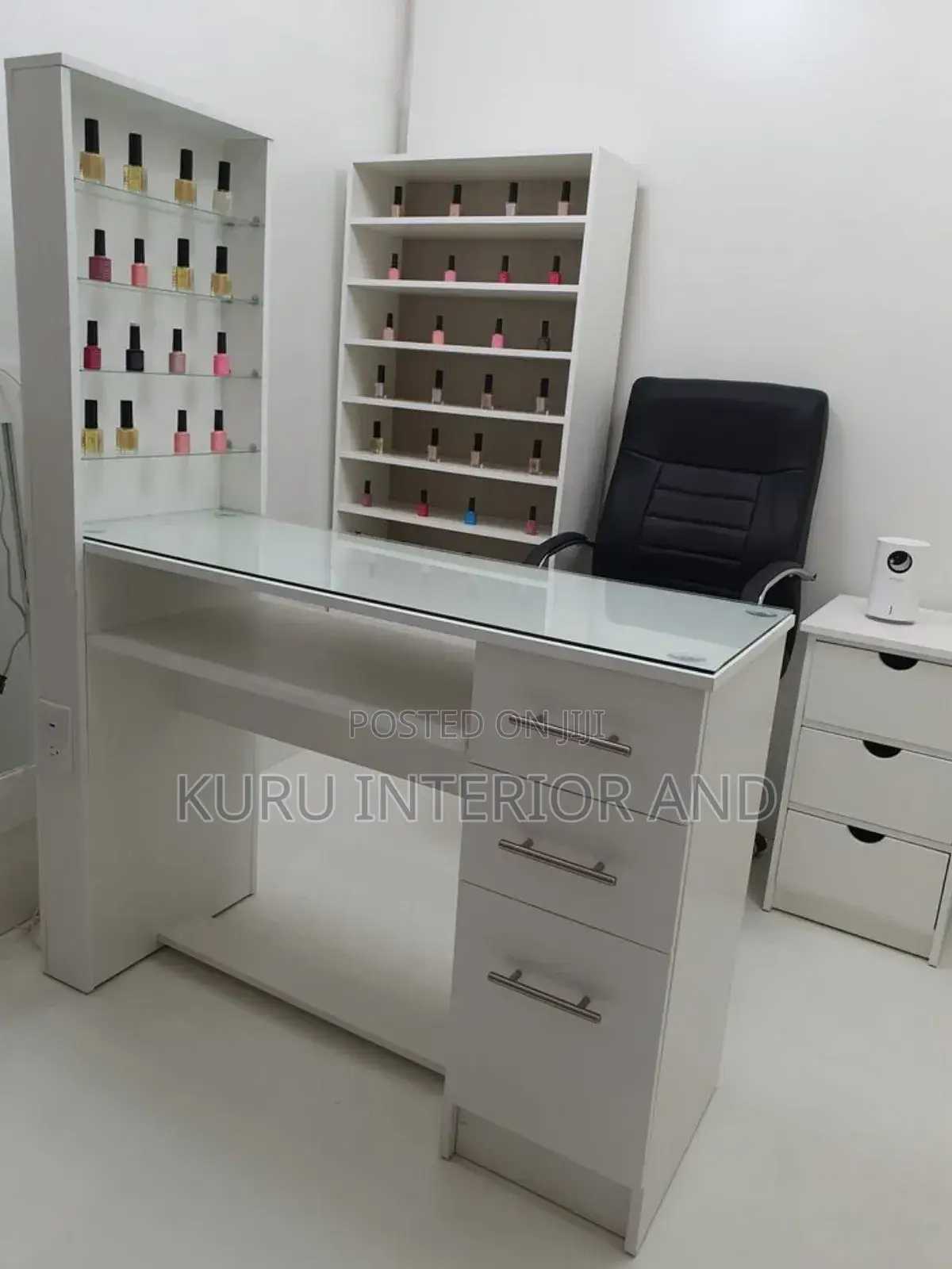 Nail Tabels (Manicure Ttabel) የጥፍር ጠረጴዛ