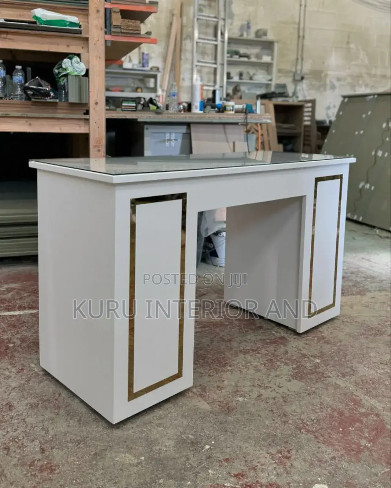 Nail Tabel (Manicure) የጥፍር ጠረጴዛ