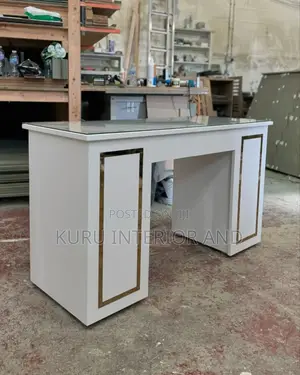 Nail Tabel (Manicure) የጥፍር ጠረጴዛ