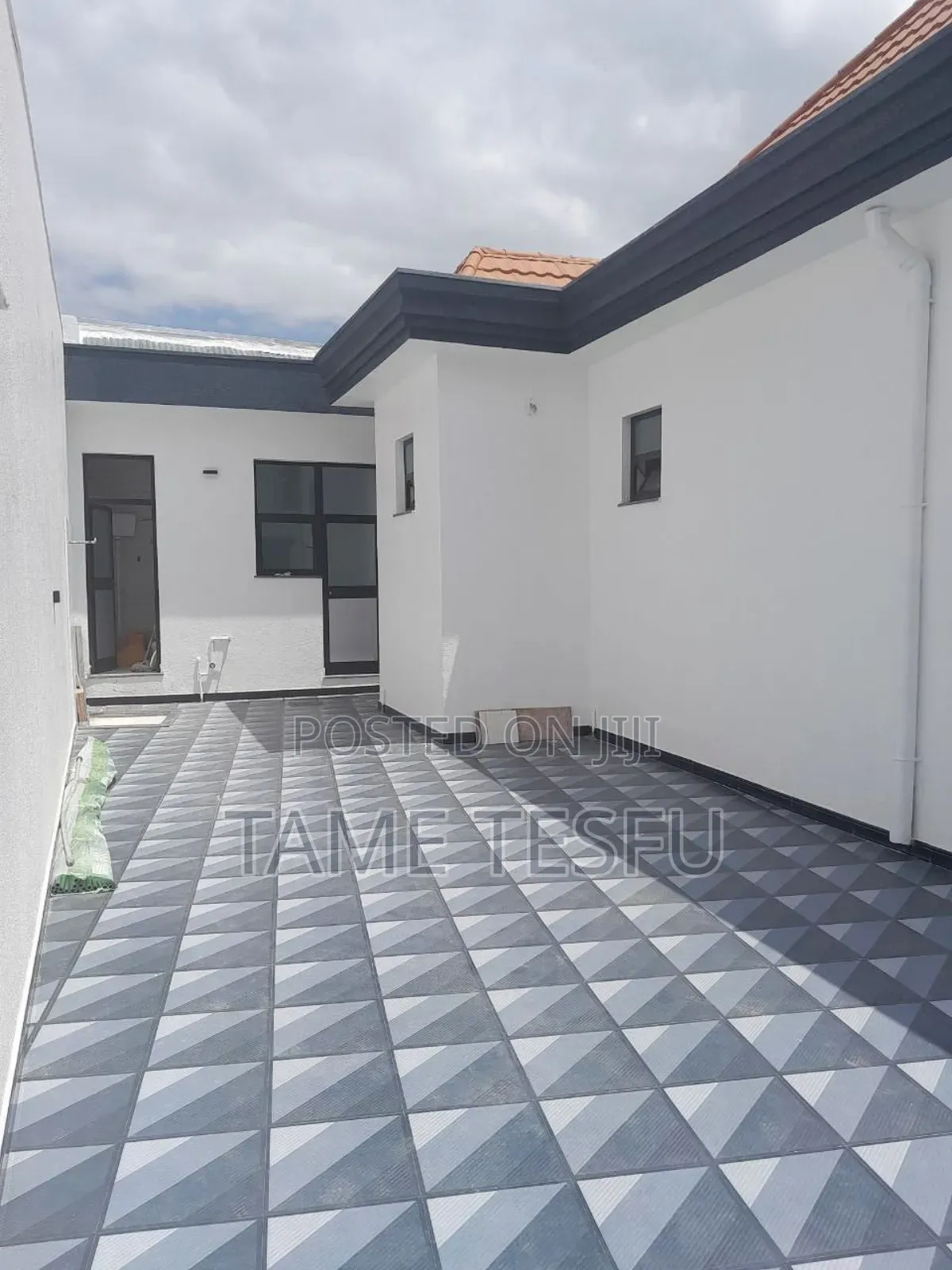 Furnished 6bdrm Villa in ሀያት ዞን ዉስጥ, Bole for sale