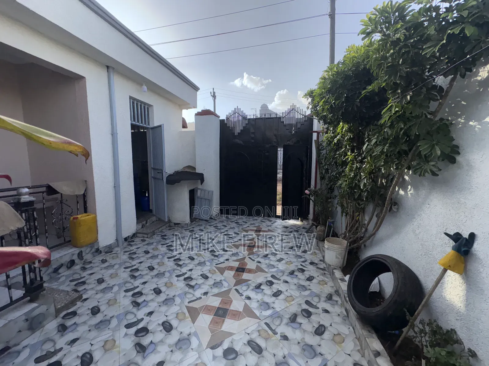 3bdrm House in Akaky Kaliti for sale