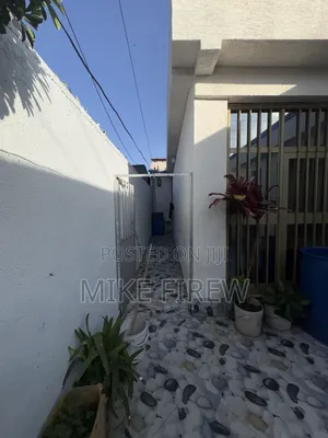 3bdrm House in Akaky Kaliti for sale
