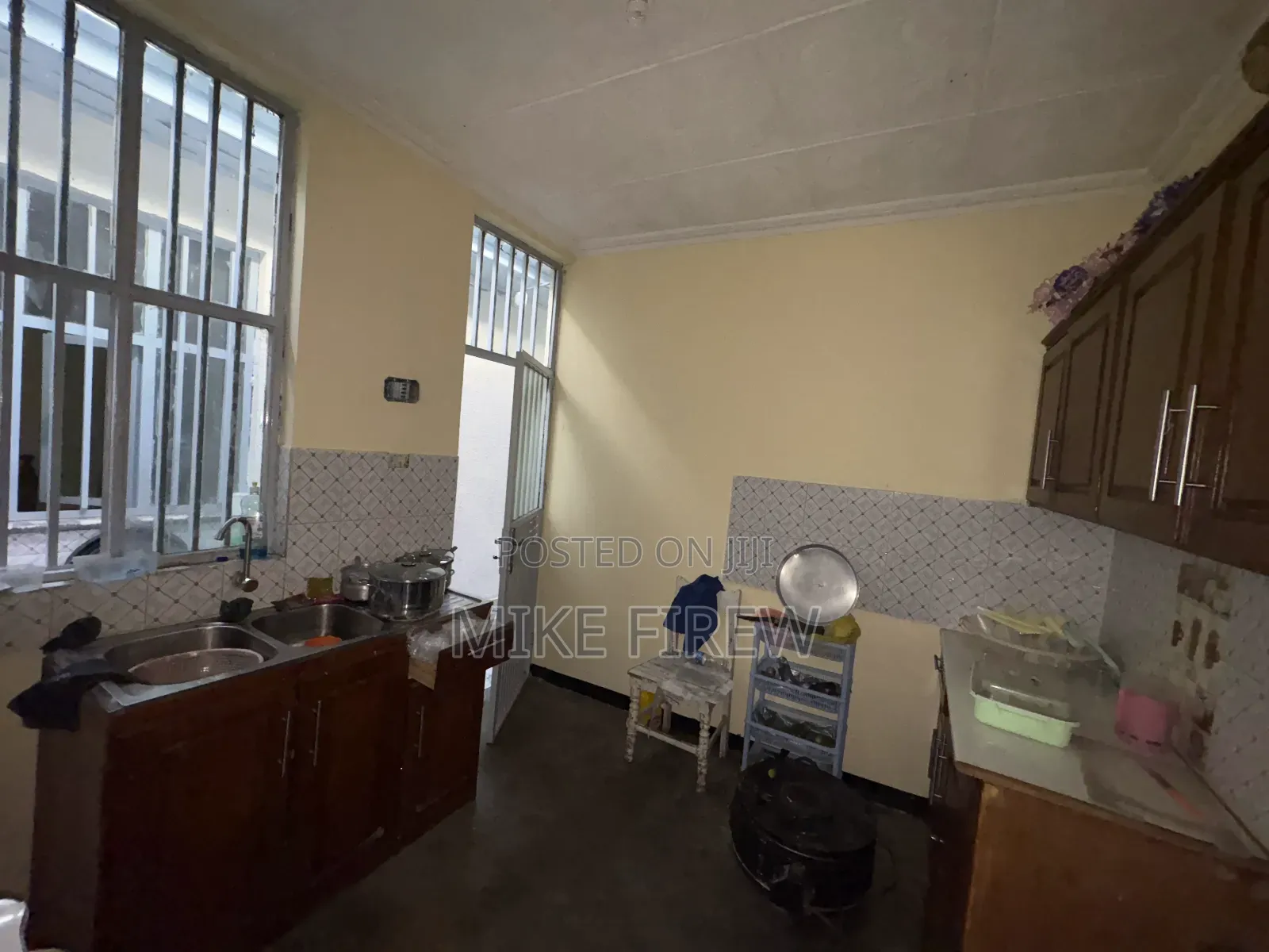 3bdrm House in Akaky Kaliti for sale