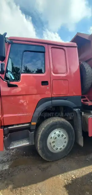 Sinotruk Howo 2023 Red