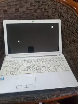 Photo - Laptop Toshiba Satellite C55 4GB Intel Pentium SSD 128GB